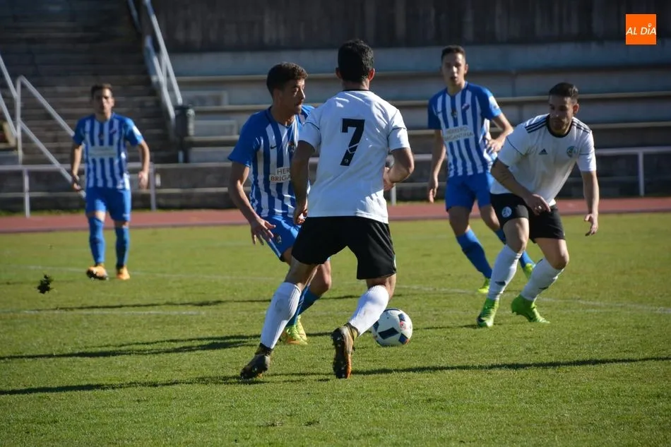 Foto 6 - El Salamanca UDS &lsquo;B&rsquo; se queda sin liderato al perder con el filial de la Ponferradina&nbsp;(1-2)  