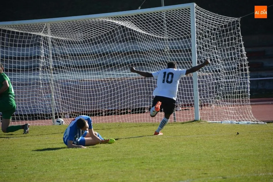 Foto 2 - El Salamanca UDS &lsquo;B&rsquo; se queda sin liderato al perder con el filial de la Ponferradina&nbsp;(1-2)  