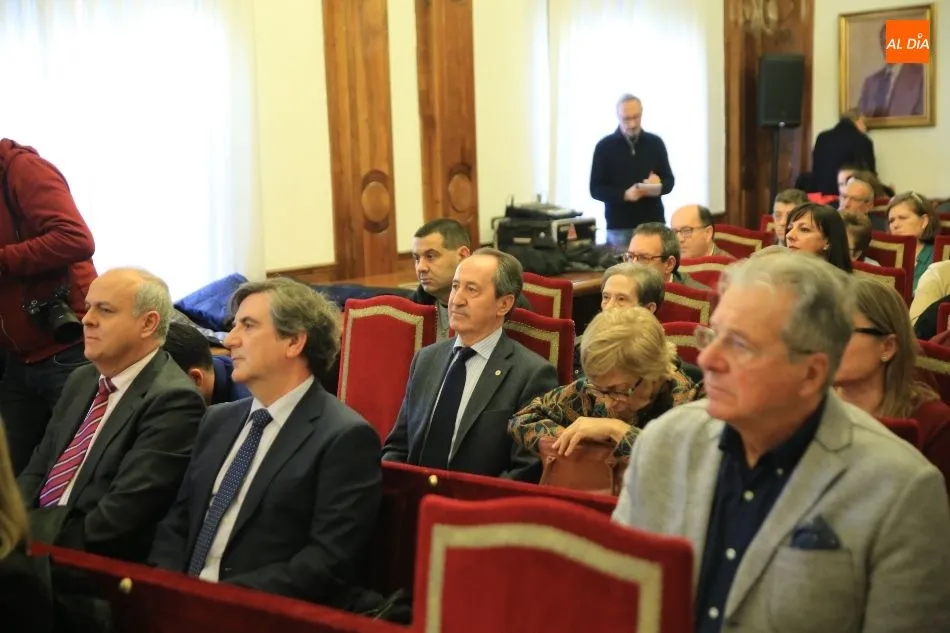 Foto 4 - Representantes de la sociedad salmantina se unen por la defensa de los Derechos Humanos