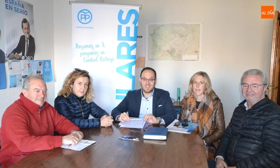 El PP se sorprende de que el PSOE haga oposición a la oposición  