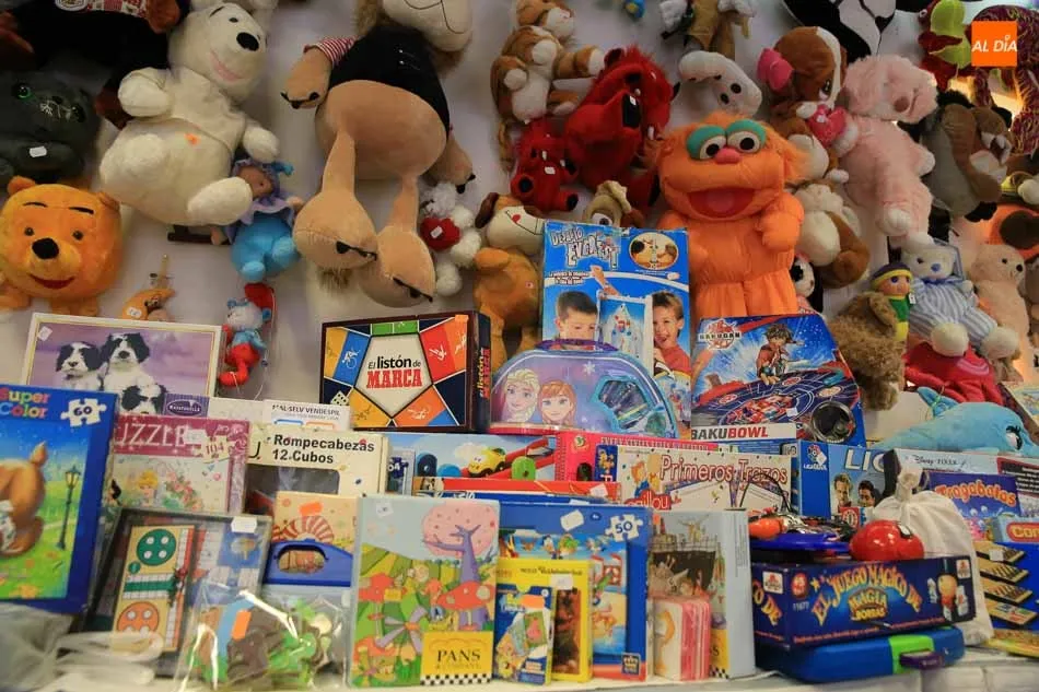 Foto 3 - El mercadillo solidario de Pyfano abre sus puertas hasta el 19 de diciembre