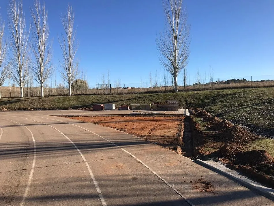 Foto 11 - Comienzan las obras de remodelaci&oacute;n de las pistas de atletismo del Complejo Exterior de Carbajosa  