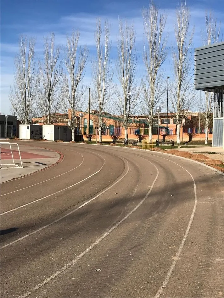 Foto 10 - Comienzan las obras de remodelaci&oacute;n de las pistas de atletismo del Complejo Exterior de Carbajosa  