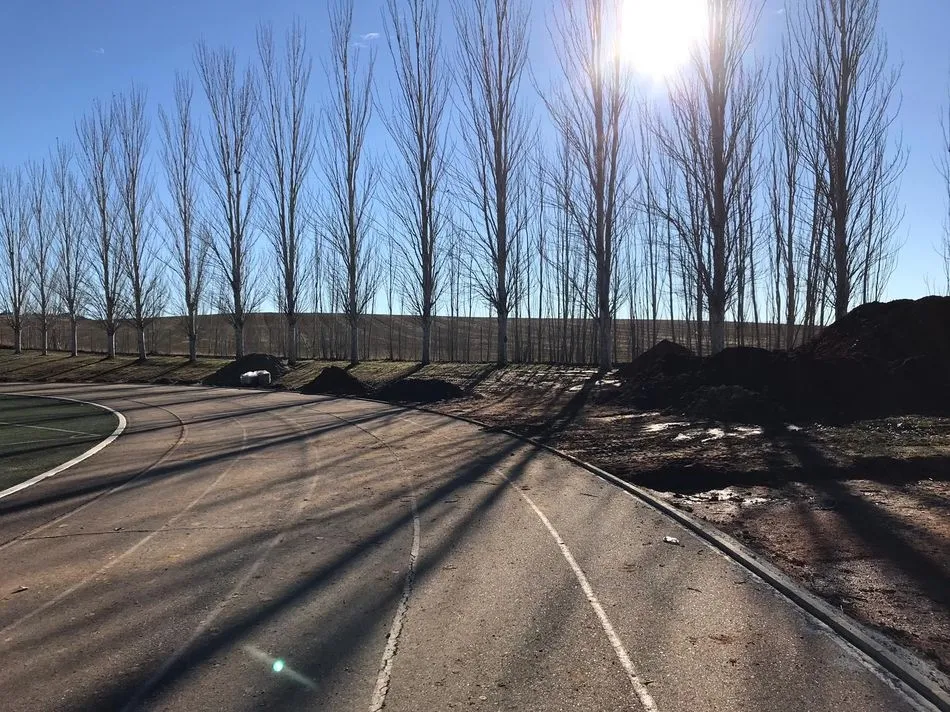 Foto 9 - Comienzan las obras de remodelaci&oacute;n de las pistas de atletismo del Complejo Exterior de Carbajosa  