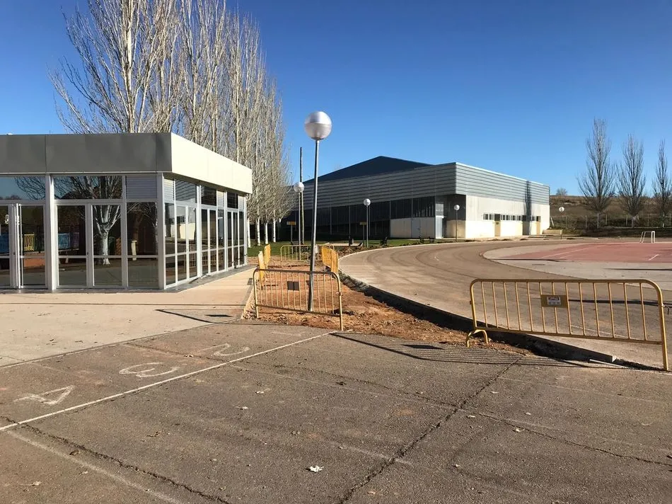Foto 8 - Comienzan las obras de remodelaci&oacute;n de las pistas de atletismo del Complejo Exterior de Carbajosa  