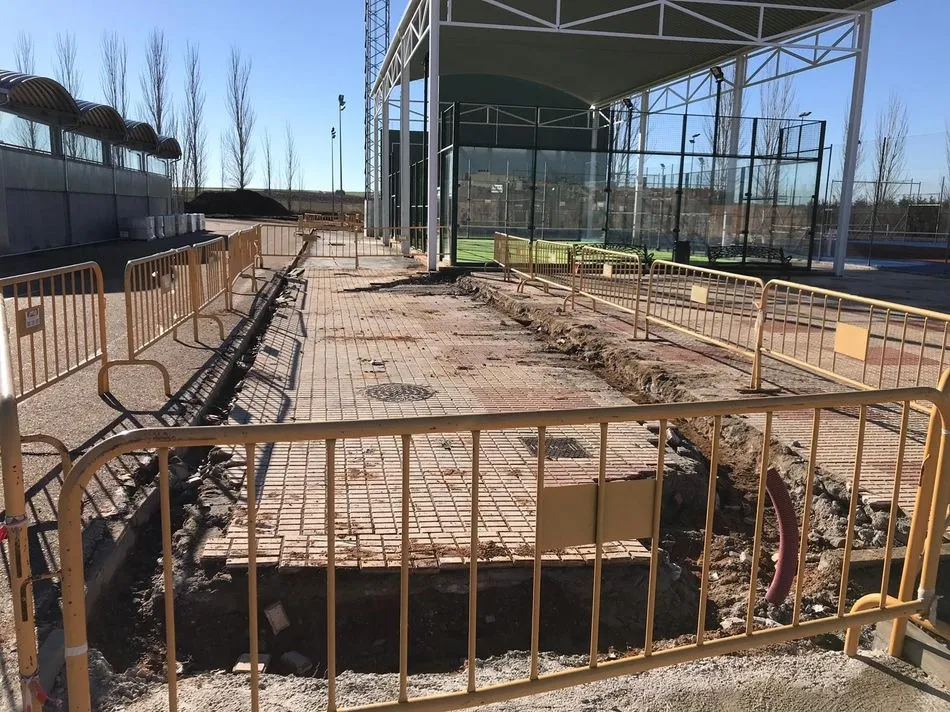 Foto 7 - Comienzan las obras de remodelaci&oacute;n de las pistas de atletismo del Complejo Exterior de Carbajosa  