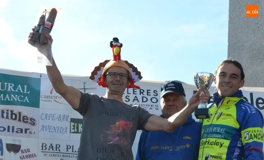 El 3º Día | 10DIC | Al salir de misa, bicis  