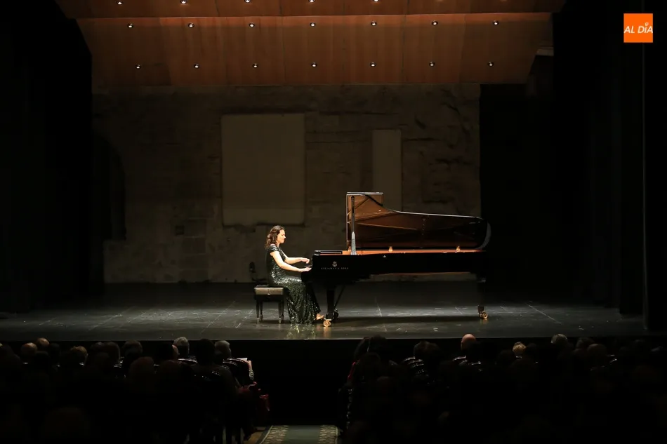 Foto 2 - Haydn, Bach, Franz Liszt y Donizetti a cargo de Martina Filjak en el Teatro Liceo  