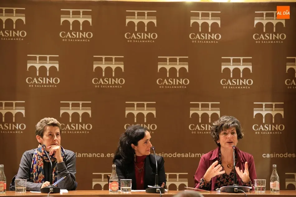 Foto 6 - Asunci&oacute;n Escribano cuenta las claves de su nueva obra en el Casino de Salamanca  