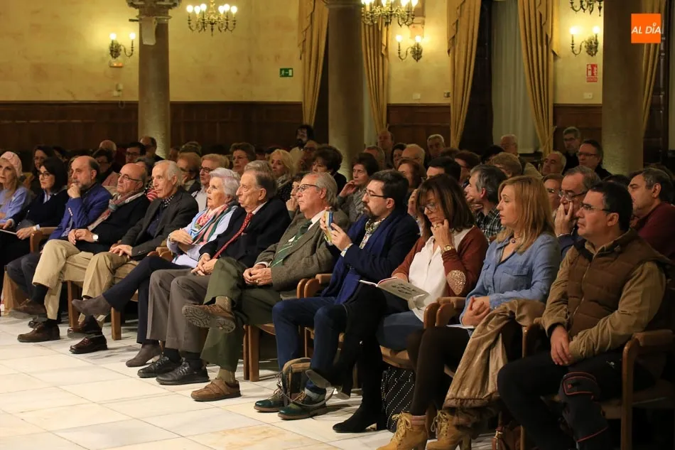 Foto 5 - Asunci&oacute;n Escribano cuenta las claves de su nueva obra en el Casino de Salamanca  
