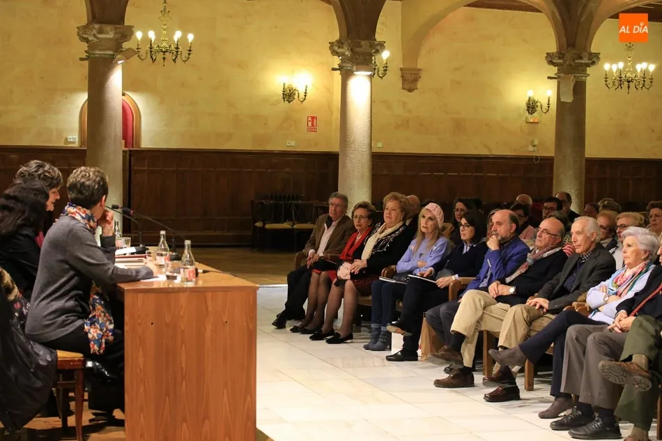 Foto 2 - Asunci&oacute;n Escribano cuenta las claves de su nueva obra en el Casino de Salamanca  