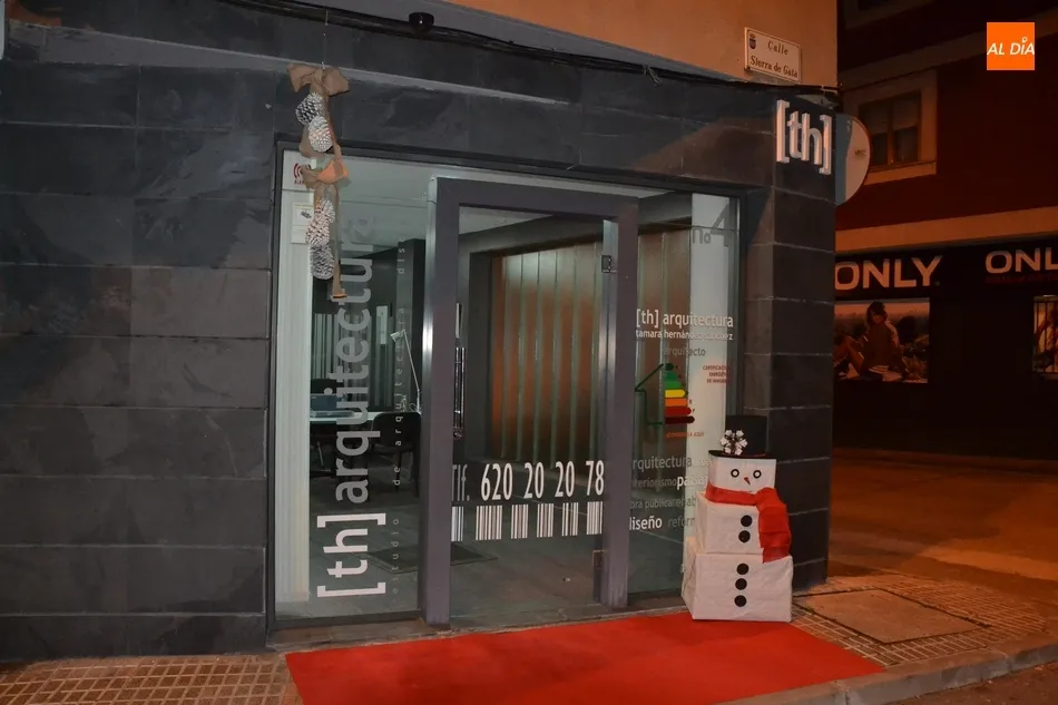 Foto 10 - El Jurado del Concurso de Decoraci&oacute;n de Calles completa la visita a las zonas apuntadas  