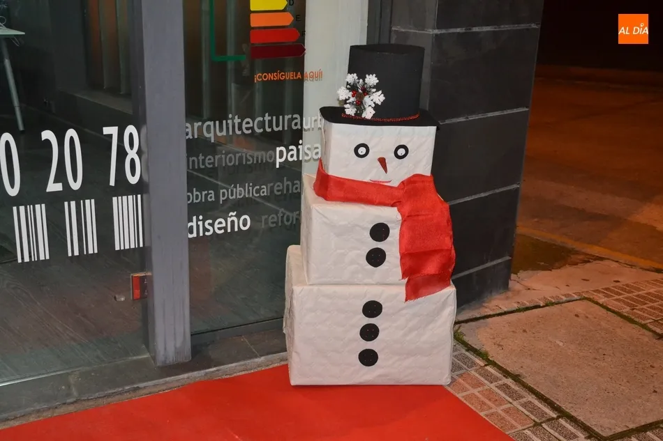 Foto 9 - El Jurado del Concurso de Decoraci&oacute;n de Calles completa la visita a las zonas apuntadas  