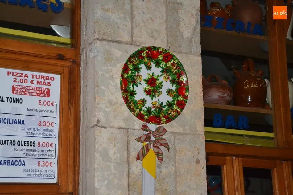 Foto 6 - El Jurado del Concurso de Decoraci&oacute;n de Calles completa la visita a las zonas apuntadas  