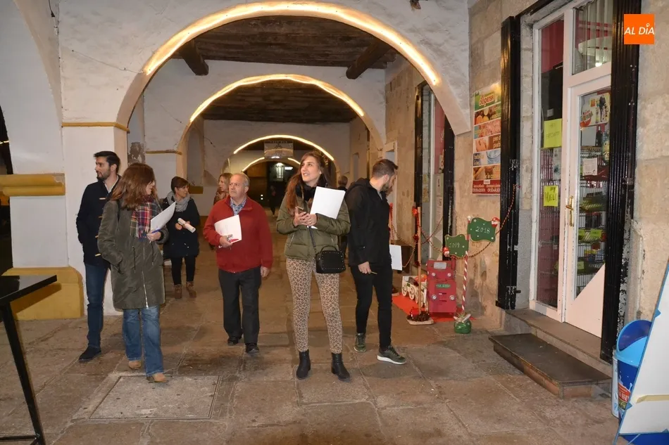 Foto 8 - El Jurado del Concurso de Decoraci&oacute;n de Calles completa la visita a las zonas apuntadas  