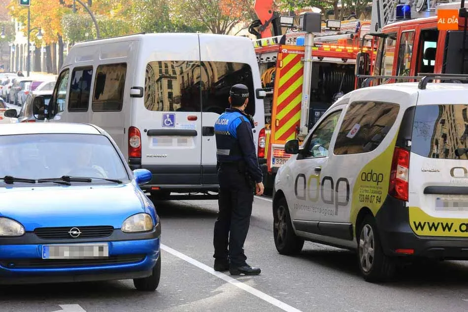 Foto 10 - Dos dotaciones de Bomberos sofocan un incendio en una cafeter&iacute;a de la Gran V&iacute;a