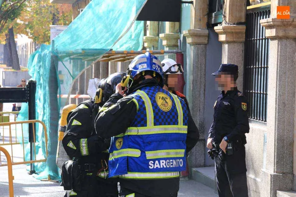 Foto 5 - Dos dotaciones de Bomberos sofocan un incendio en una cafeter&iacute;a de la Gran V&iacute;a