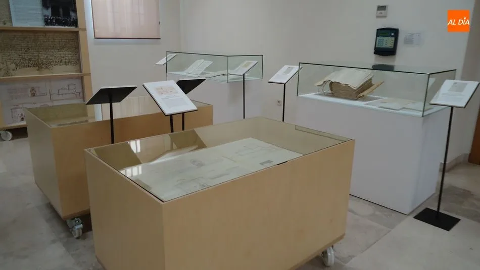 Foto 2 - El Archivo Hist&oacute;rico Provincial se une al VIII Centenario de la Universidad con una exposici&oacute;n