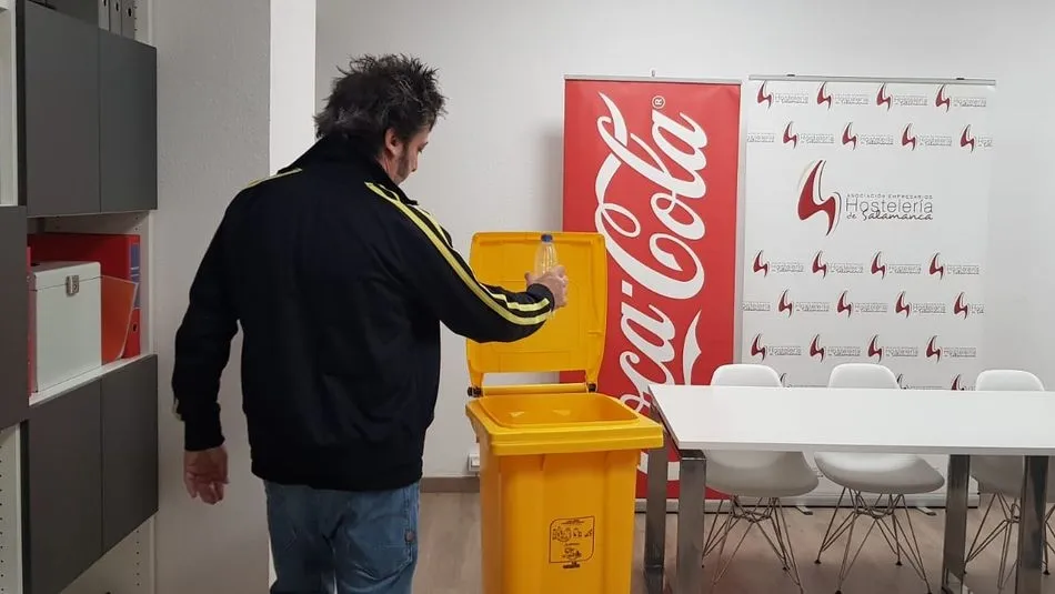 Foto 3 - Ecoembes, Coca Cola y la Asociaci&oacute;n&nbsp;de Hosteler&iacute;a se unen para impulsar el reciclaje durante la...