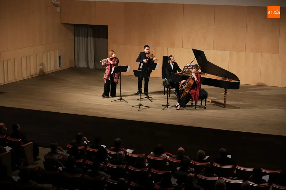 Foto 3 - Luc&iacute;a Caihuela y L'Apoth&eacute;ose, m&uacute;sica esc&eacute;nica de Nebra en la Hospeder&iacute;a Fonseca  