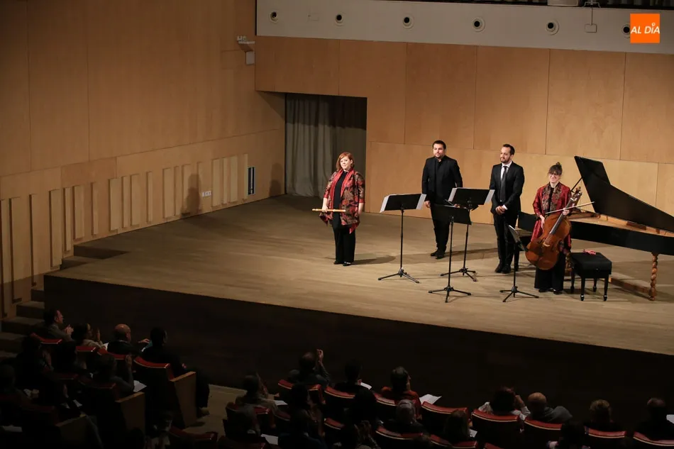 Foto 2 - Luc&iacute;a Caihuela y L'Apoth&eacute;ose, m&uacute;sica esc&eacute;nica de Nebra en la Hospeder&iacute;a Fonseca  