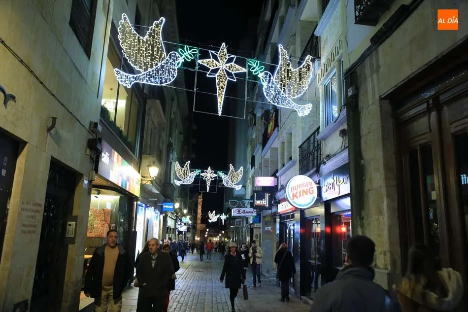 La iluminación navideña es otro de los atractivos de la ciudad por estas fechas / FOTOS: ALBERTO MARTÍN