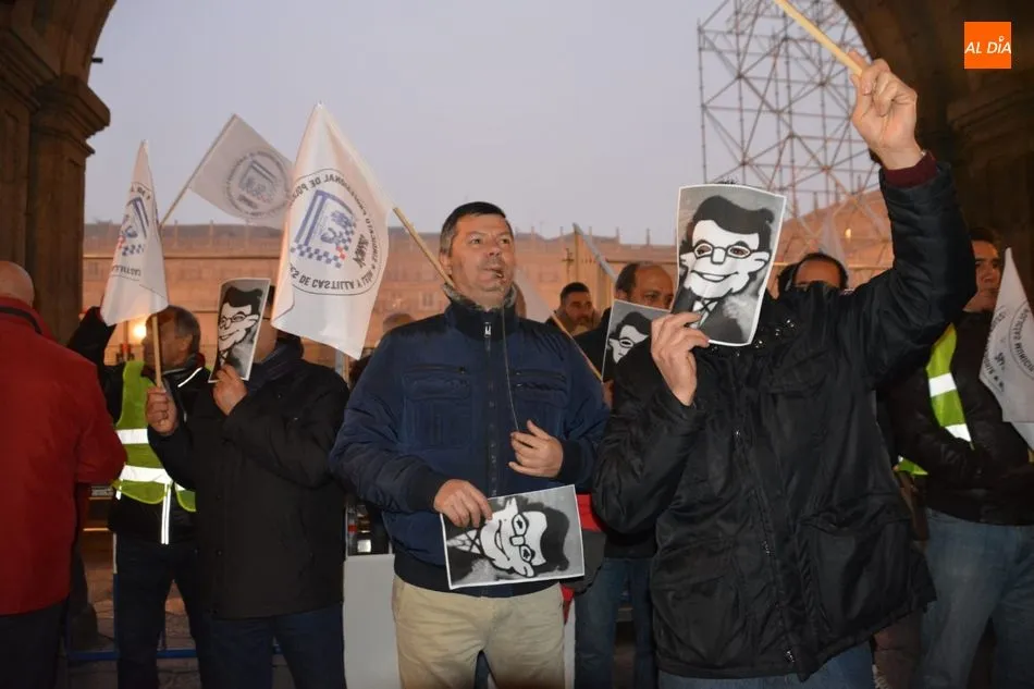 Foto 4 - Las protestas de profesionales de la Polic&iacute;a Local empa&ntilde;an el relevo en la Alcald&iacute;a