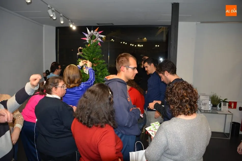 Foto 4 - La creatividad de AVIVA llena&nbsp;de Navidad La Calcograf&iacute;a  