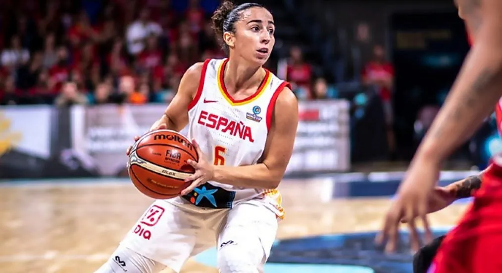 Silvia Domínguez en un partido con la Selección Española de Baloncesto