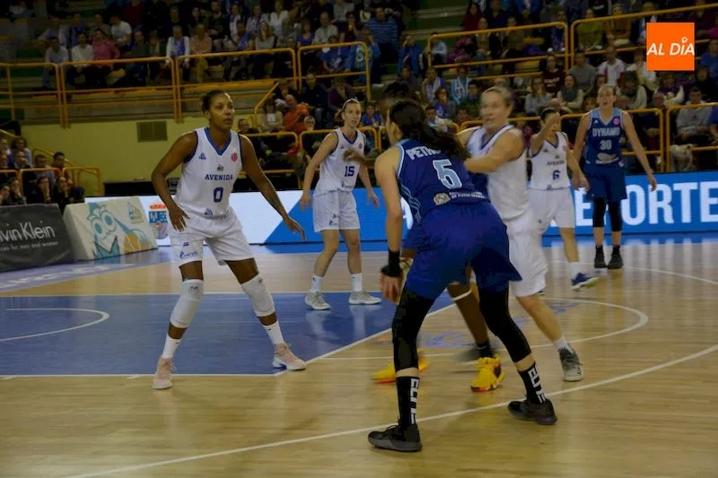 Foto 7 - Perfumer&iacute;as Avenida se queda al borde de la machada ante el Dynamo de Kursk (56-58)