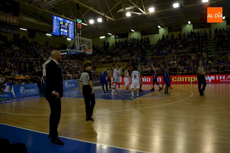 Foto 6 - Perfumer&iacute;as Avenida se queda al borde de la machada ante el Dynamo de Kursk (56-58)