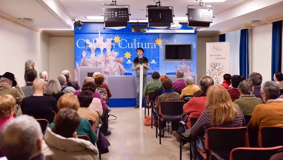 Aforo completo en la Sala de la Palabra (Liceo) para la presentación de este libro. Foto de Carmen Borrego