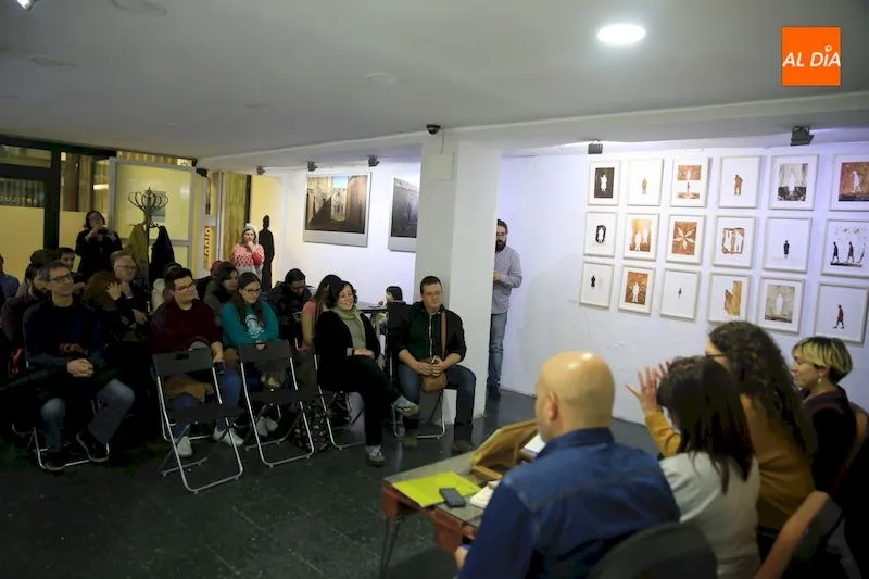 Foto 5 - Concha L&oacute;pez mezcla realidad y ficci&oacute;n en su obra &lsquo;Espejo Lobo&rsquo;