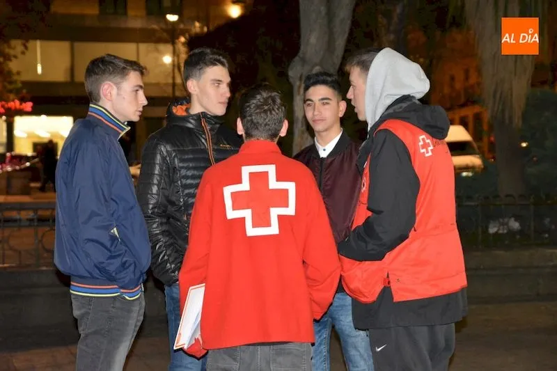 Foto 2 - Un dispositivo especial de Cruz Roja atender&aacute; durante toda la noche las posibles emergencias