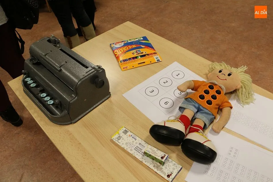 Foto 10 - La lectura en braille protagoniza la &uacute;ltima jornada del programa &lsquo;Sensibil&iacute;zate&rsquo;