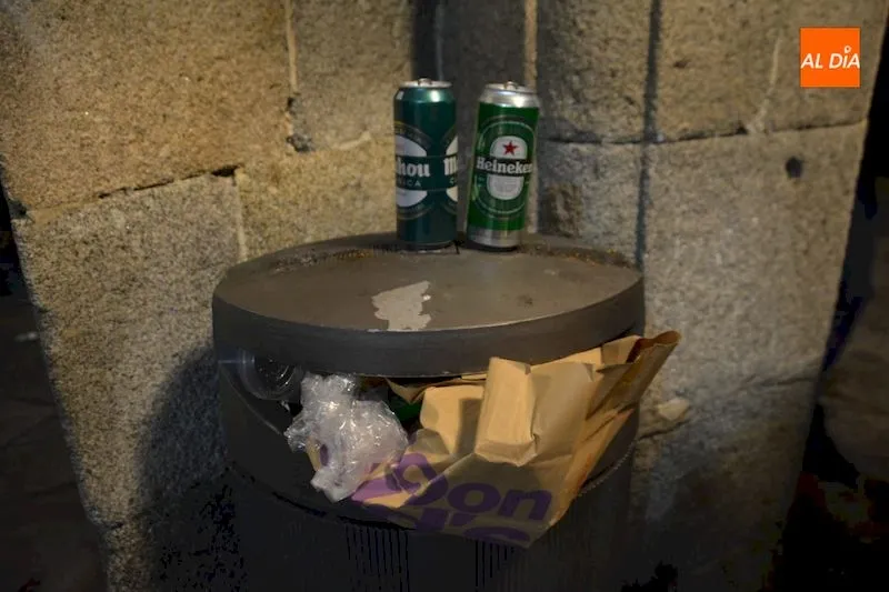 Foto 3 - Suciedad y desperdicios por las calles: la otra cara del Fin de A&ntilde;o Universitario