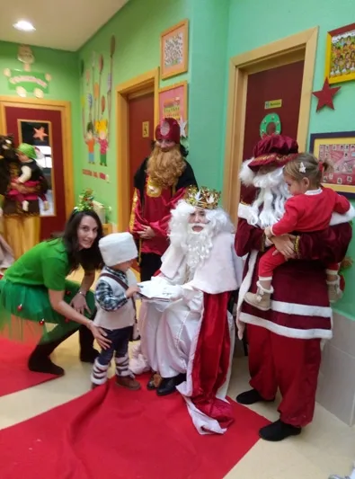 Foto 9 - El CEIP Gloria Fuertes organiza una animada fiesta para dar la bienvenida a la Navidad