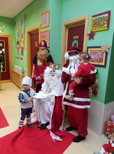 Foto 7 - El CEIP Gloria Fuertes organiza una animada fiesta para dar la bienvenida a la Navidad