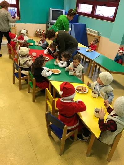Foto 6 - El CEIP Gloria Fuertes organiza una animada fiesta para dar la bienvenida a la Navidad