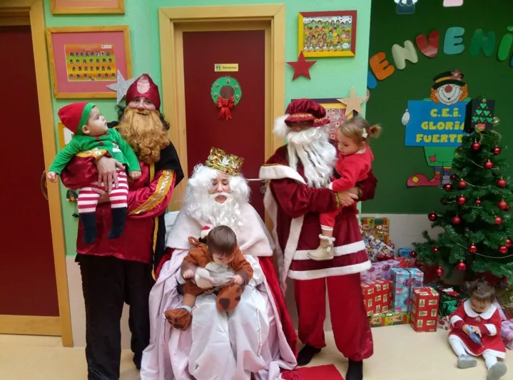 Foto 5 - El CEIP Gloria Fuertes organiza una animada fiesta para dar la bienvenida a la Navidad