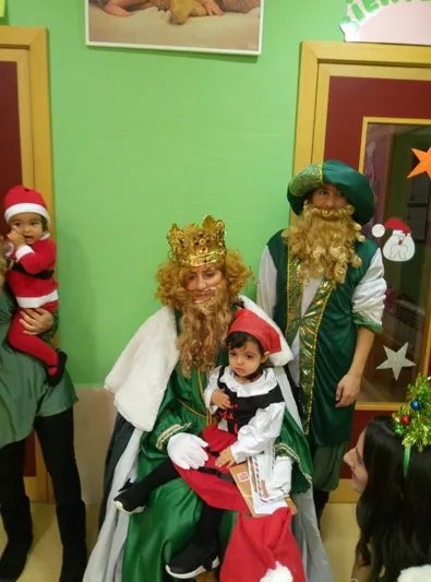 Foto 4 - El CEIP Gloria Fuertes organiza una animada fiesta para dar la bienvenida a la Navidad