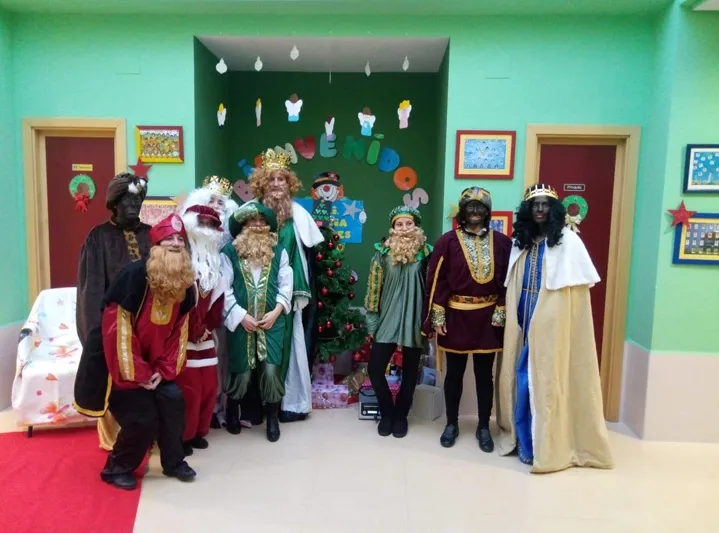 Foto 3 - El CEIP Gloria Fuertes organiza una animada fiesta para dar la bienvenida a la Navidad