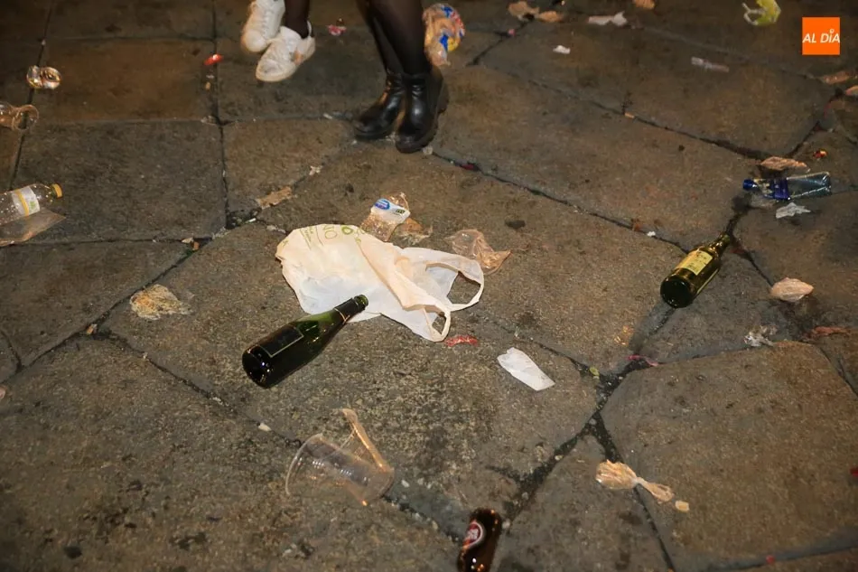 Foto 10 - Suciedad y desperdicios por las calles: la otra cara del Fin de A&ntilde;o Universitario