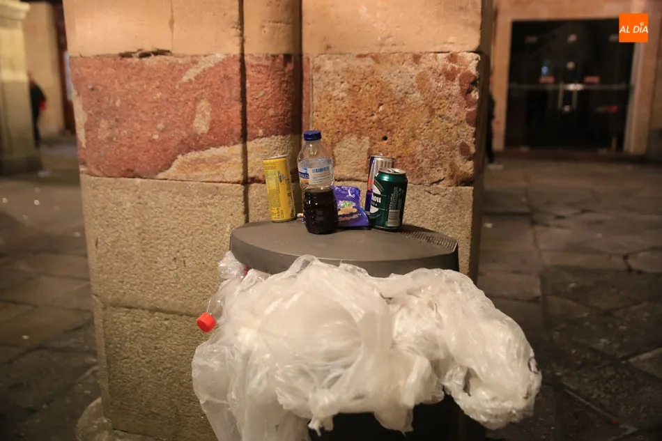 Foto 8 - Suciedad y desperdicios por las calles: la otra cara del Fin de A&ntilde;o Universitario