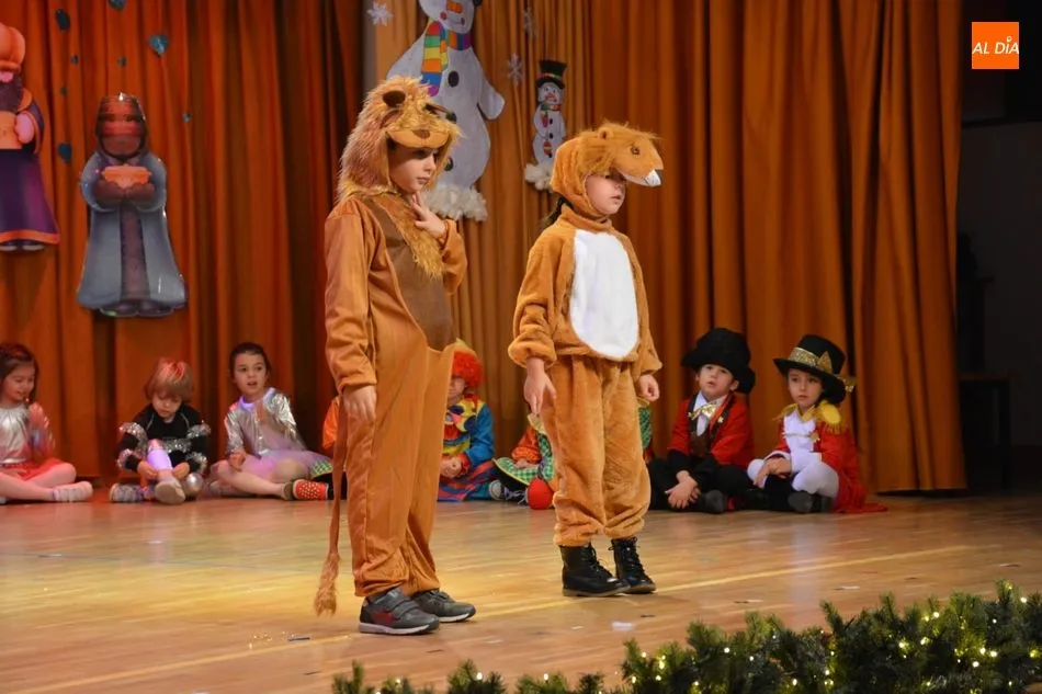Foto 10 - El Festival de Navidad transforma el sal&oacute;n de actos del colegio San Juan Bosco en El Gran Circo
