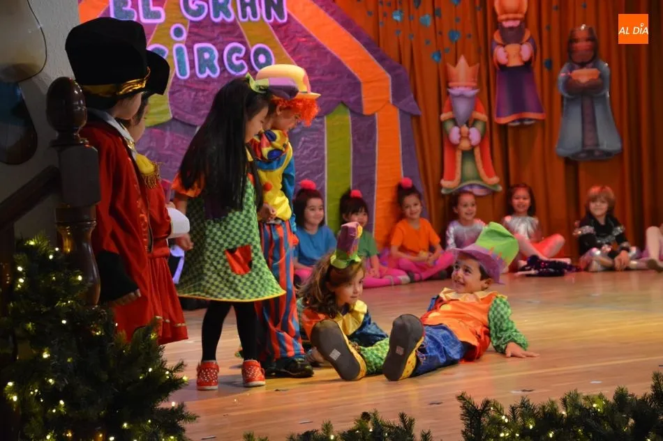 Foto 8 - El Festival de Navidad transforma el sal&oacute;n de actos del colegio San Juan Bosco en El Gran Circo