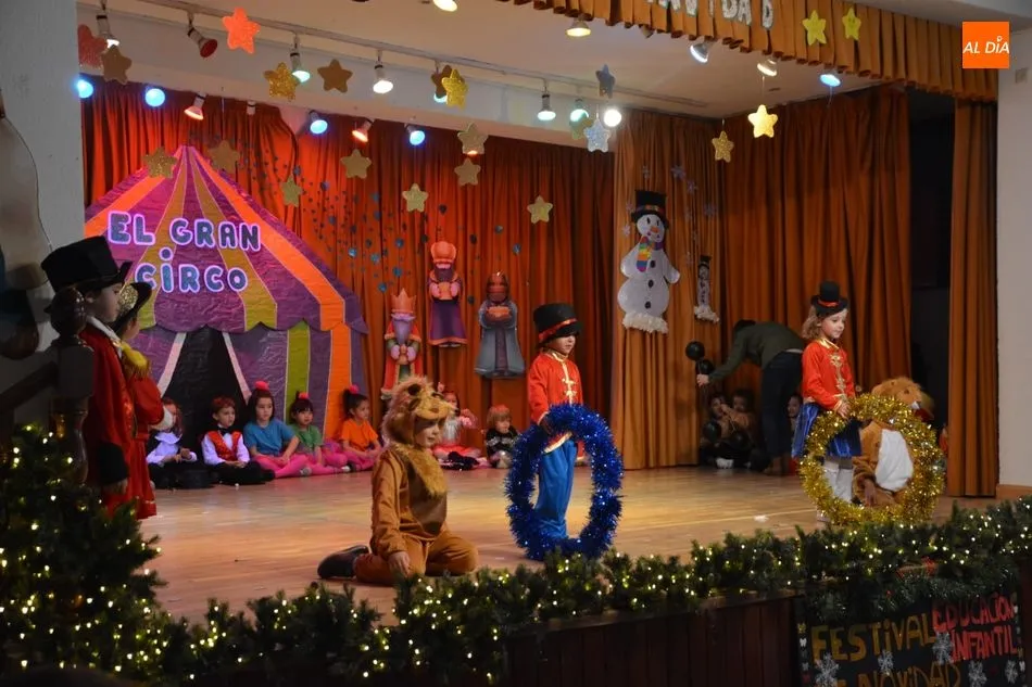 Foto 6 - El Festival de Navidad transforma el sal&oacute;n de actos del colegio San Juan Bosco en El Gran Circo
