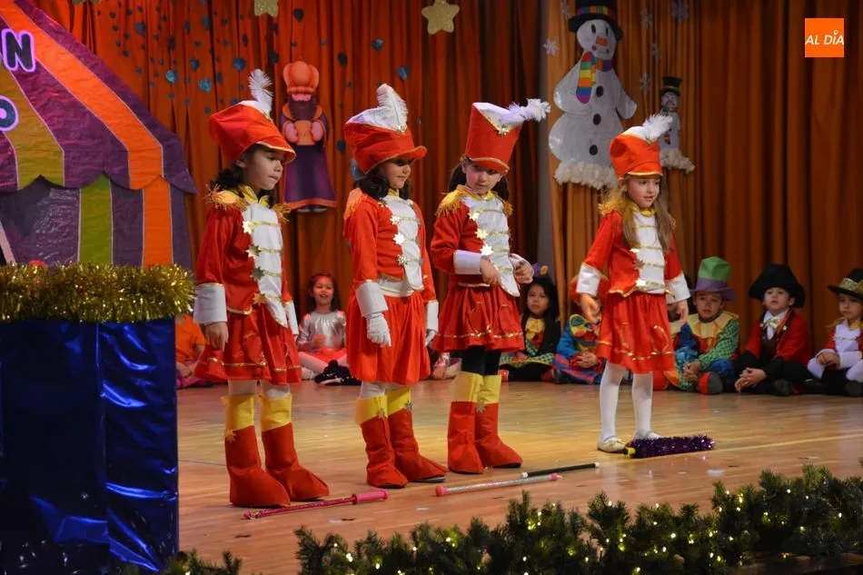 Foto 5 - El Festival de Navidad transforma el sal&oacute;n de actos del colegio San Juan Bosco en El Gran Circo
