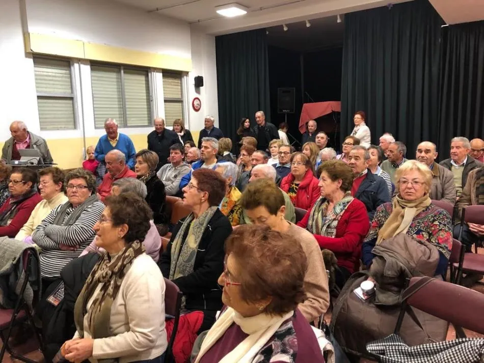Foto 3 - Reuni&oacute;n con la Asociaci&oacute;n de Mayores de Chamber&iacute; para explicar los proyectos de EDUSI TORMES +