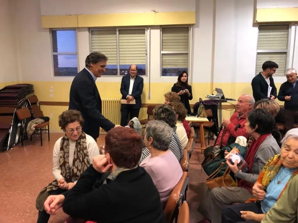 Foto 2 - Reuni&oacute;n con la Asociaci&oacute;n de Mayores de Chamber&iacute; para explicar los proyectos de EDUSI TORMES +